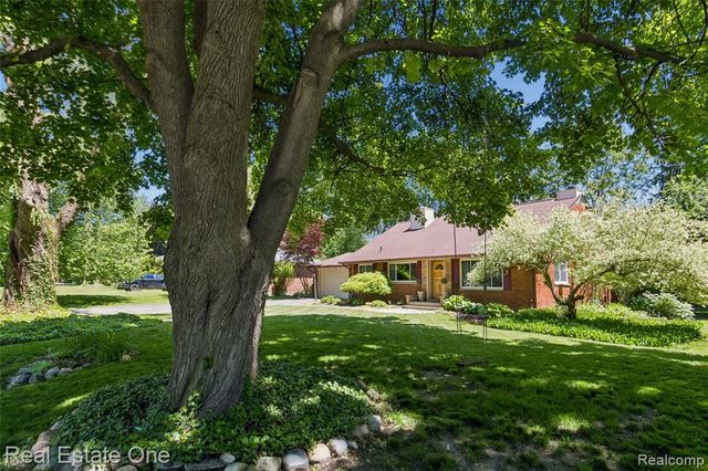 2189 Devonshire Road, Bloomfield Hills, MI 48302