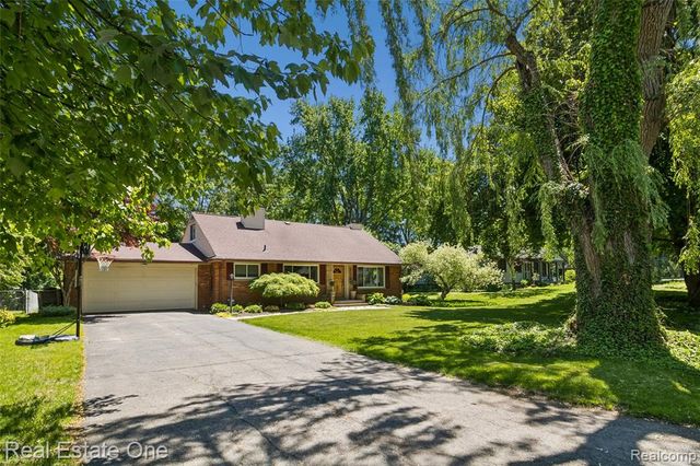 2189 Devonshire Road, Bloomfield Hills, MI 48302