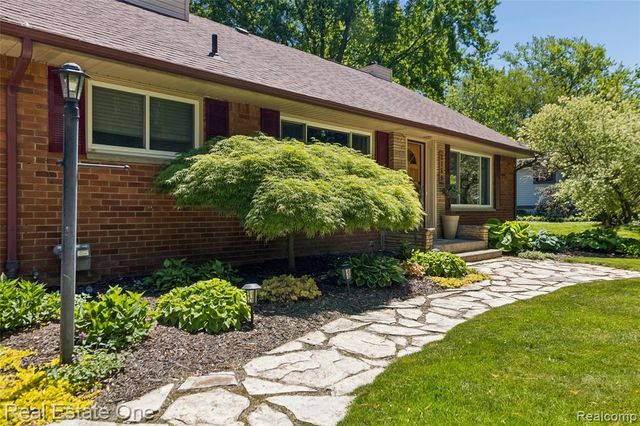 2189 Devonshire Road, Bloomfield Hills, MI 48302