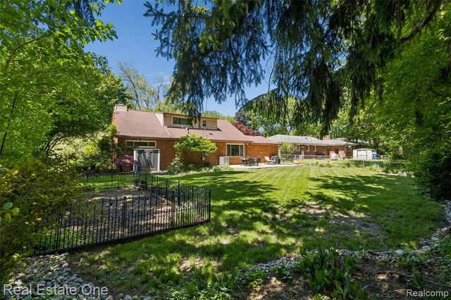 2189 Devonshire Road, Bloomfield Hills, MI 48302