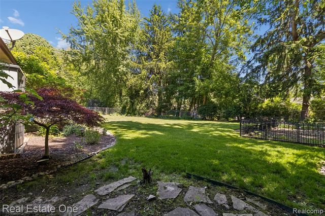 2189 Devonshire Road, Bloomfield Hills, MI 48302