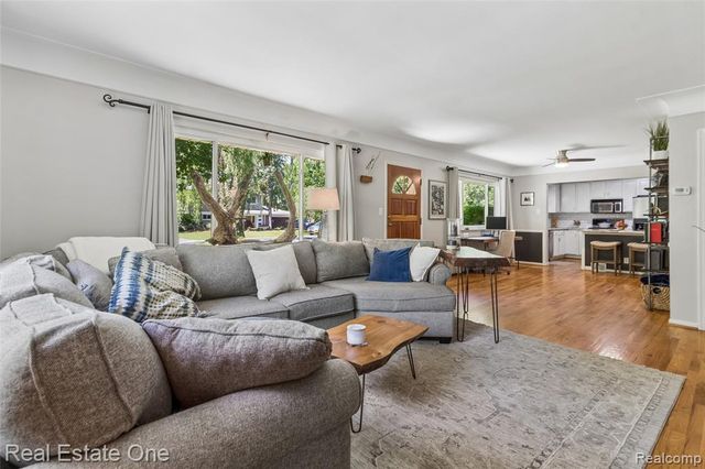 2189 Devonshire Road, Bloomfield Hills, MI 48302