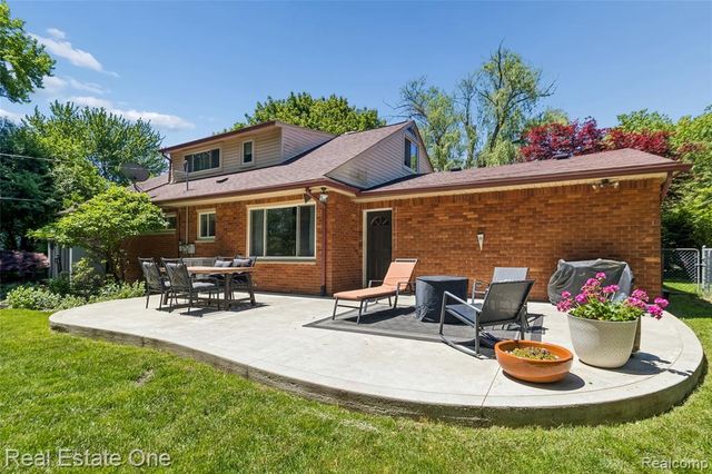 2189 Devonshire Road, Bloomfield Hills, MI 48302