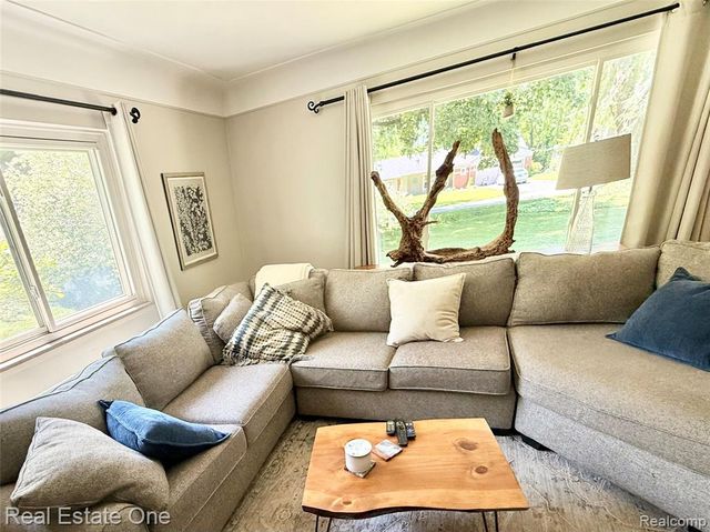 2189 Devonshire Road, Bloomfield Hills, MI 48302