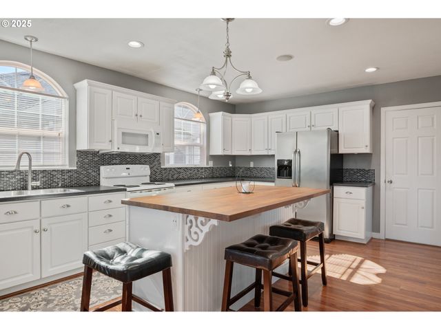 1 Sw D St, Castle Rock, WA 98611