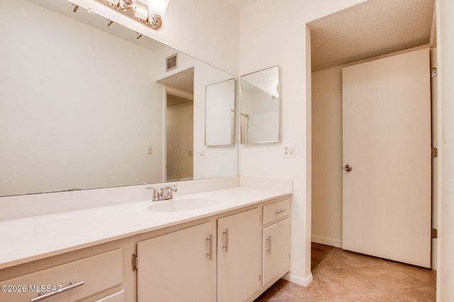 7581 E Desert Anchor Boulevard, Tucson, AZ 85715