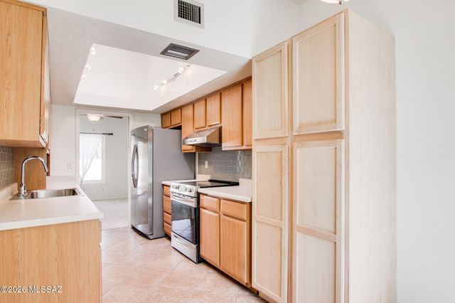7581 E Desert Anchor Boulevard, Tucson, AZ 85715