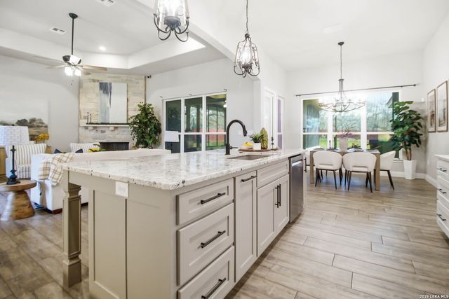 104 Hondo, La Vernia, TX 78121