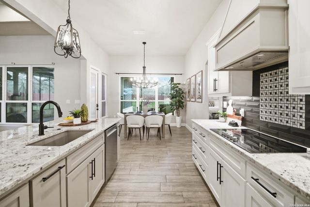 104 Hondo, La Vernia, TX 78121