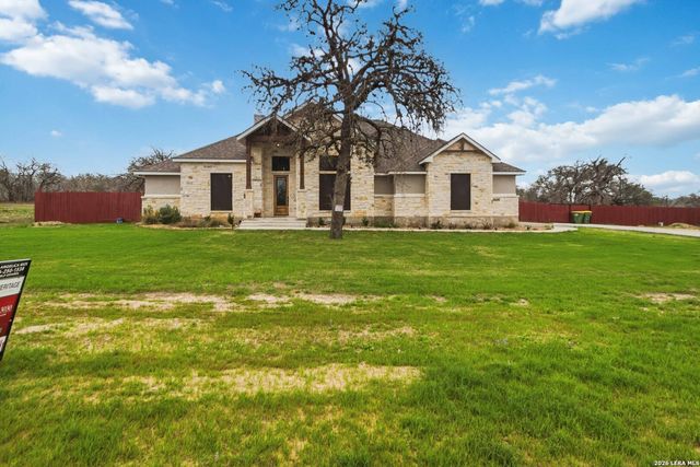 104 Hondo, La Vernia, TX 78121