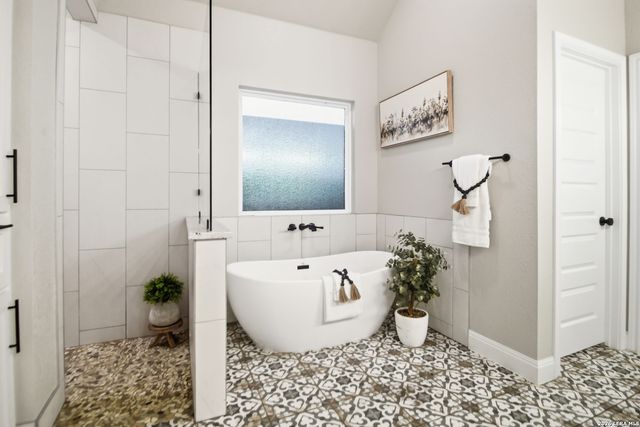 104 Hondo, La Vernia, TX 78121