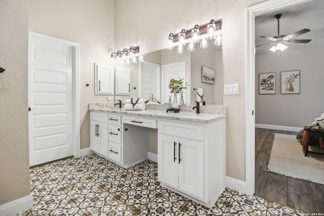 104 Hondo, La Vernia, TX 78121