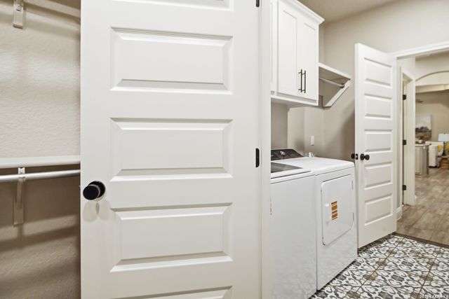 104 Hondo, La Vernia, TX 78121