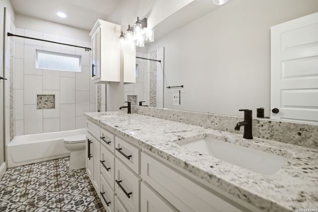 104 Hondo, La Vernia, TX 78121