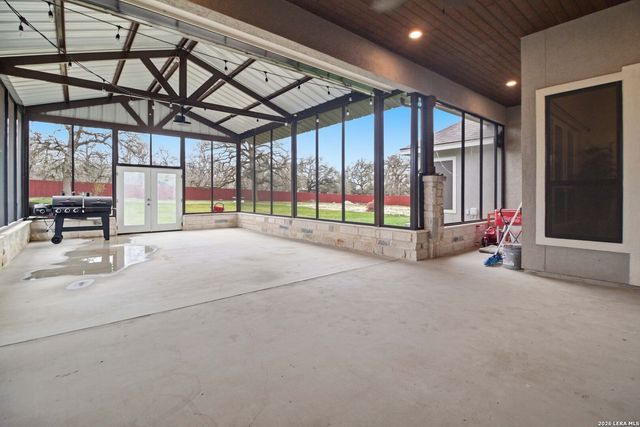 104 Hondo, La Vernia, TX 78121