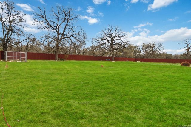 104 Hondo, La Vernia, TX 78121