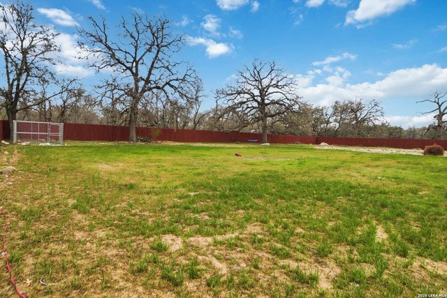 104 Hondo, La Vernia, TX 78121
