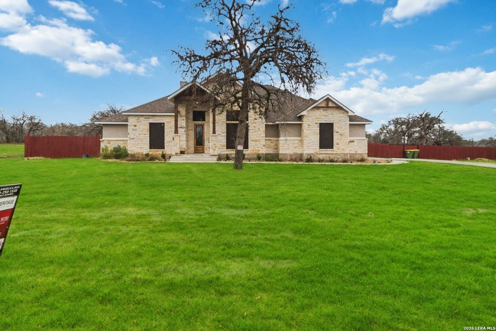 104 Hondo, La Vernia, TX 78121