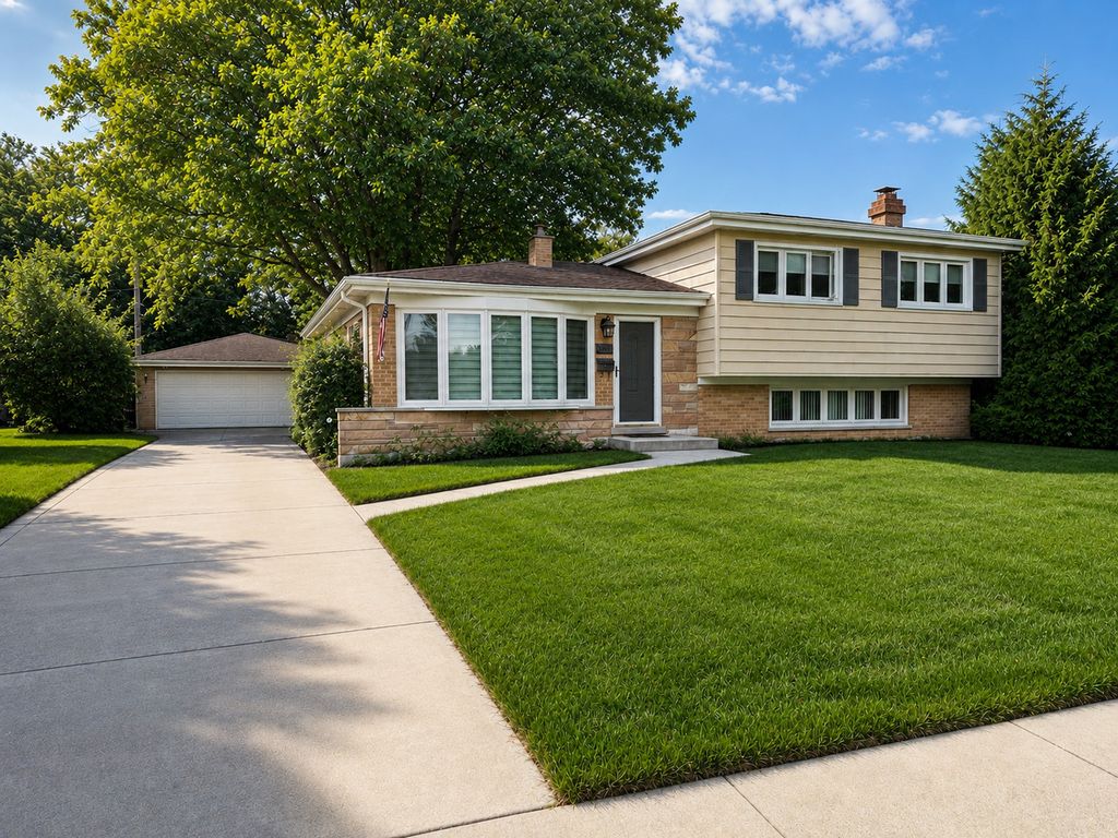 602 S Carol Lane, Mount Prospect, IL 60056