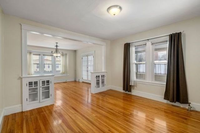 278 Greenwood St 1, Worcester, MA 01607