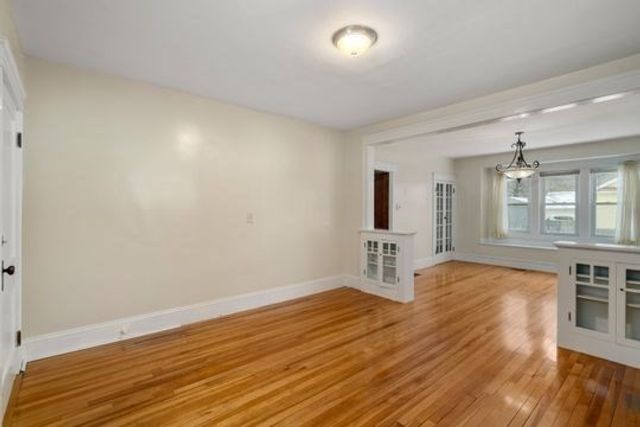 278 Greenwood St 1, Worcester, MA 01607