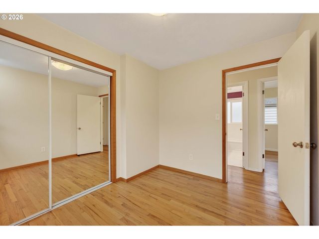 2304 Se 101ST Ave, Portland, OR 97216