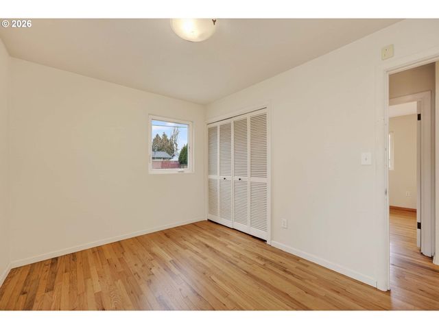 2304 Se 101ST Ave, Portland, OR 97216