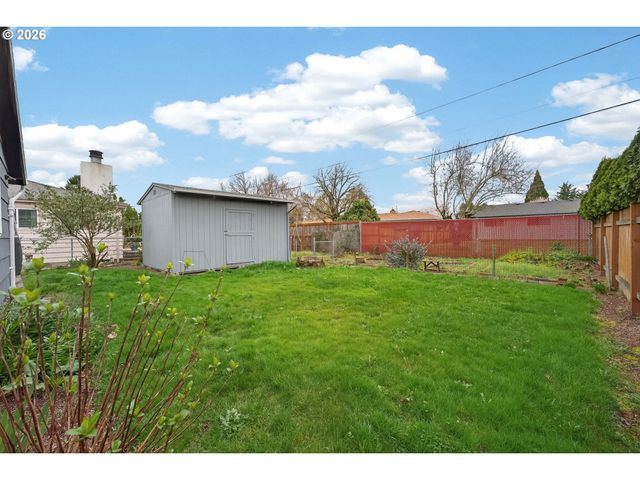 2304 Se 101ST Ave, Portland, OR 97216