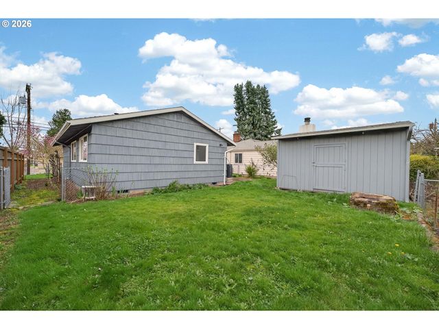 2304 Se 101ST Ave, Portland, OR 97216