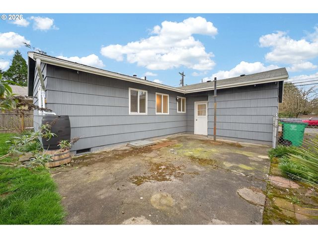 2304 Se 101ST Ave, Portland, OR 97216