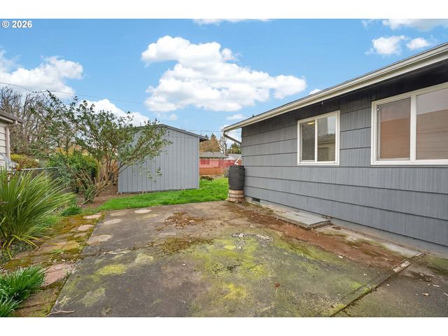 2304 Se 101ST Ave, Portland, OR 97216