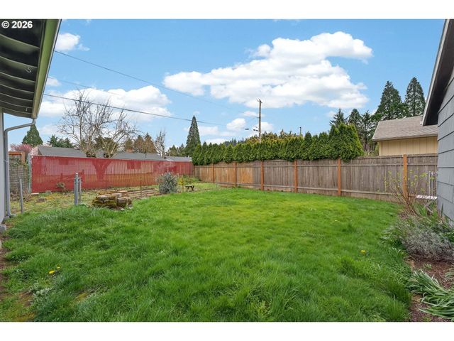 2304 Se 101ST Ave, Portland, OR 97216