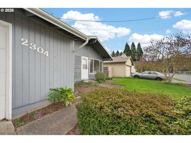 2304 Se 101ST Ave, Portland, OR 97216