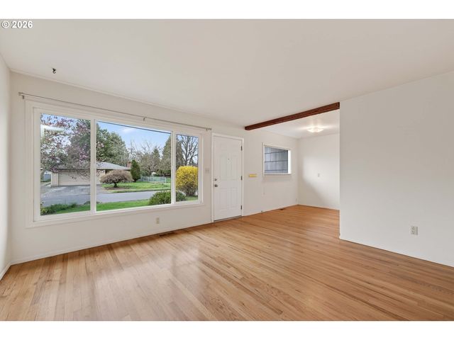 2304 Se 101ST Ave, Portland, OR 97216