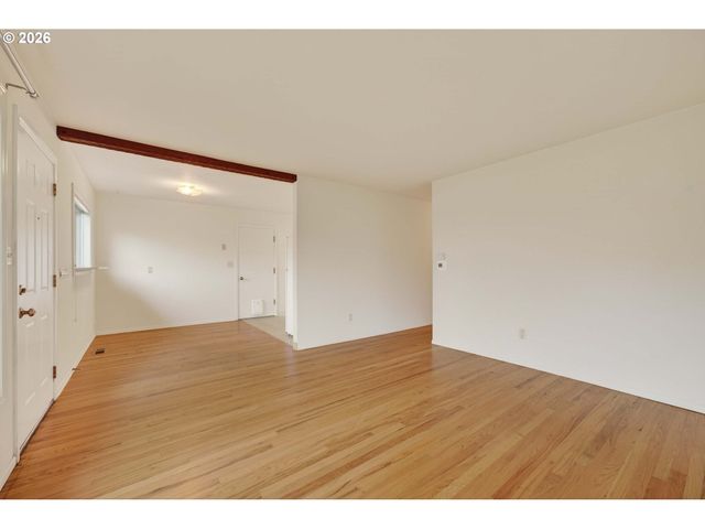 2304 Se 101ST Ave, Portland, OR 97216