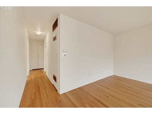 2304 Se 101ST Ave, Portland, OR 97216