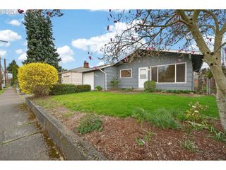 2304 Se 101ST Ave, Portland, OR 97216