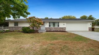 910 Greglynn Street, Machesney Park, IL 61115