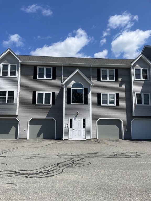 74 Tennis Plaza Road 15, Dracut, MA 01826
