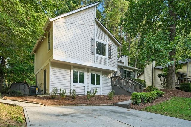674 Inland Way NW, Lilburn, GA 30047