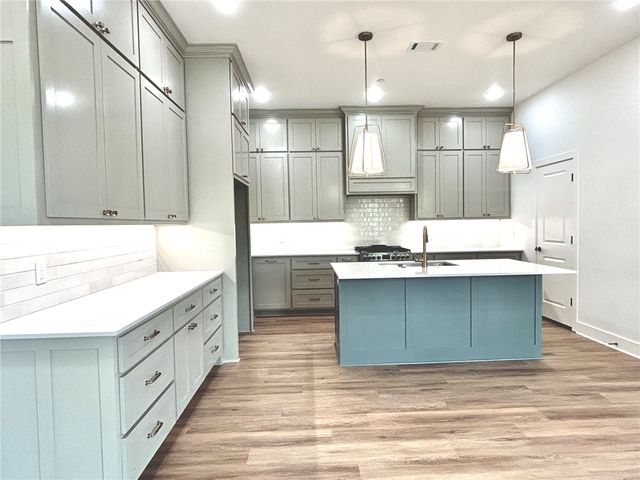 2404 S 31st Street, Rogers, AR 72758