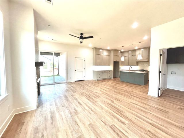 2404 S 31st Street, Rogers, AR 72758