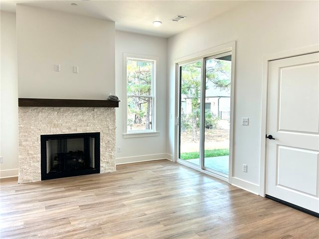 2404 S 31st Street, Rogers, AR 72758