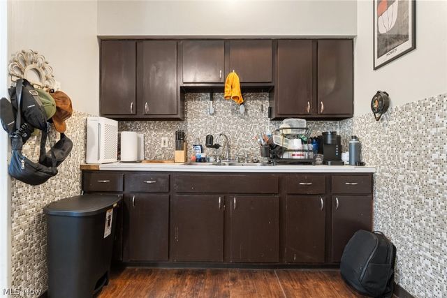 4302 Bridgeview Avenue, Newburgh Heights, OH 44105