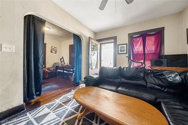 4302 Bridgeview Avenue, Newburgh Heights, OH 44105