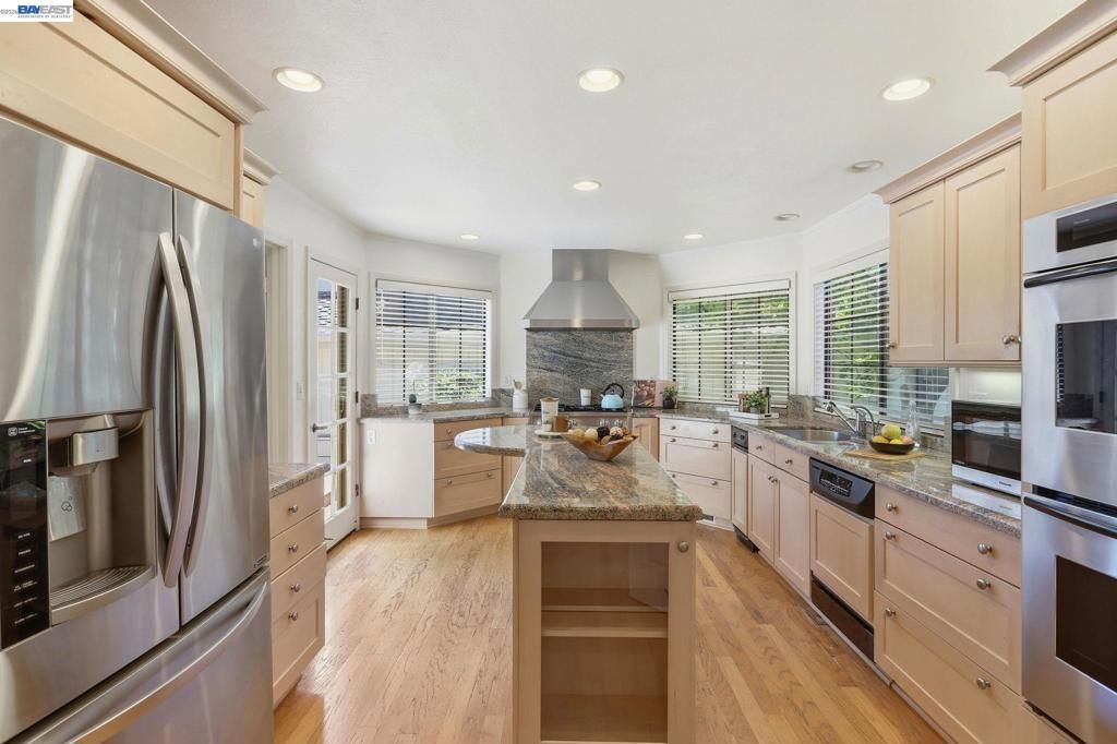 Image 10 of property listing at 3005 Live Oak Ct., Danville, CA 94506