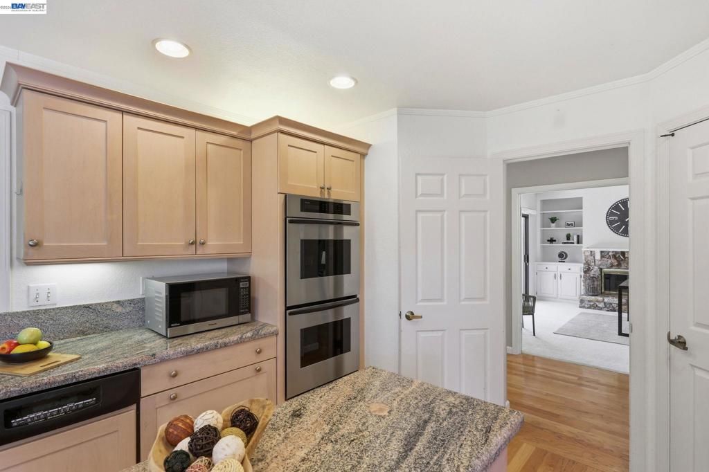 Image 12 of property listing at 3005 Live Oak Ct., Danville, CA 94506