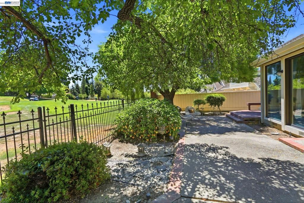 Image 39 of property listing at 3005 Live Oak Ct., Danville, CA 94506