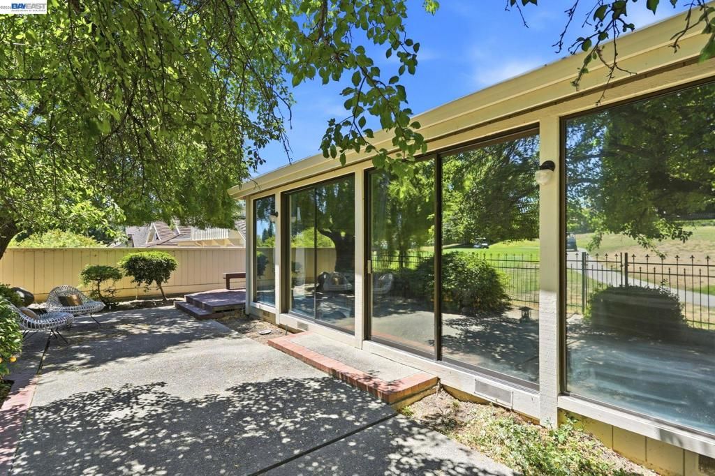 Image 40 of property listing at 3005 Live Oak Ct., Danville, CA 94506