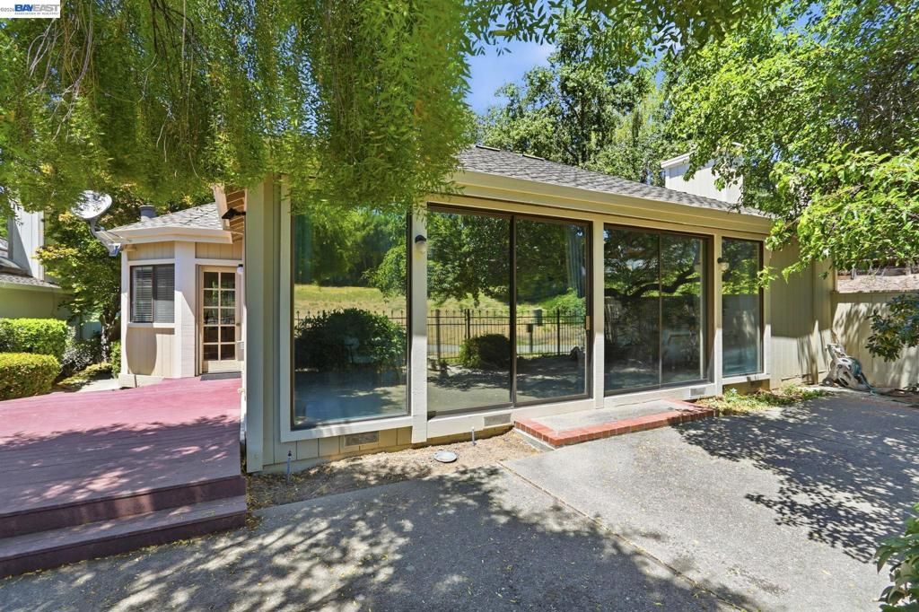 Image 42 of property listing at 3005 Live Oak Ct., Danville, CA 94506